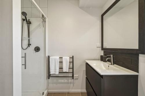 25A Hideaway - 3 Bed 2 Bath with Deck & BBQ - image 2