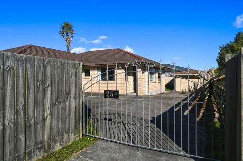 25A Hideaway - 3 Bed 2 Bath with Deck & BBQ - image 3