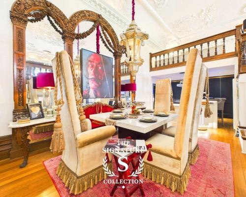 NEW Luxurious Umberslade Hall Retreat By Signature Stays with Cinema Room in Dorridge