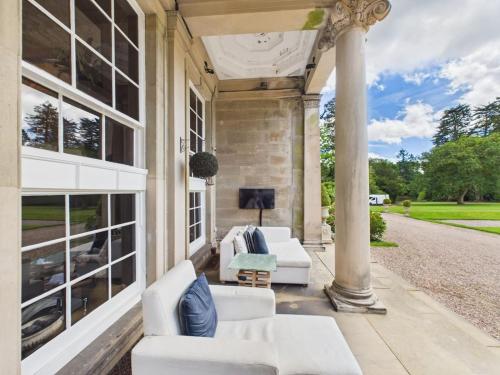 NEW Luxurious Umberslade Hall Retreat By Signature Stays with Cinema Room in Dorridge
