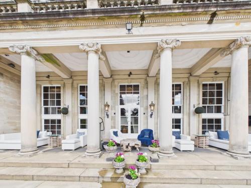 NEW Luxurious Umberslade Hall Retreat By Signature Stays with Cinema Room in Dorridge