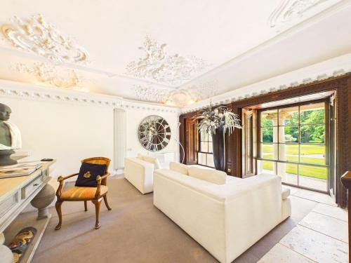 NEW Luxurious Umberslade Hall Retreat By Signature Stays with Cinema Room in Dorridge