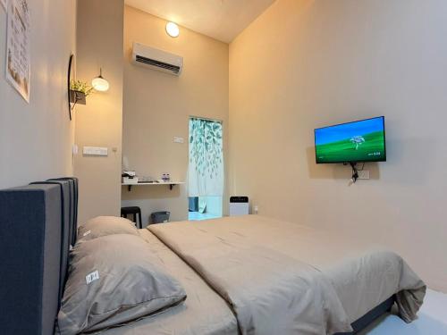 Guestroom, The Cozy Roomstay Kepala Batas Private Bathroom near Biqza's Cafe D'Sains @ Bertam