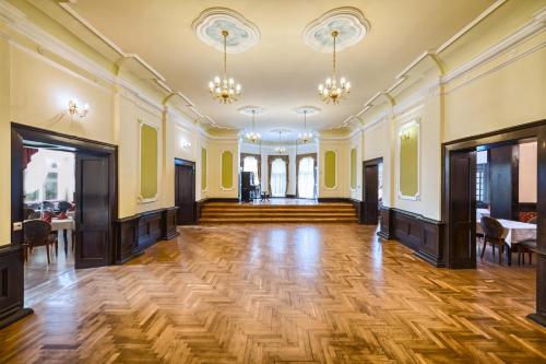 Banketu zāle, Palac Klanino in Kłanino