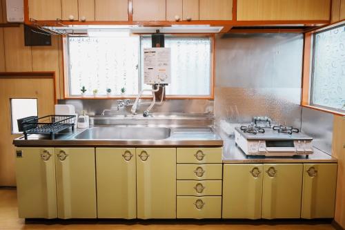 Kitchen, WATO Nagoya LEGOLAND 16min 一棟貸切 最大9名 in Nakagawa