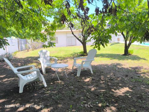 Casa hasta 10 personas.