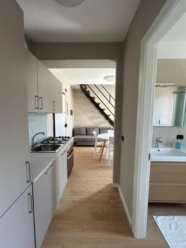 virtuve, COMPLETELY RENOVATED Near the sea - FREE PARKING in Nočera Terinēze
