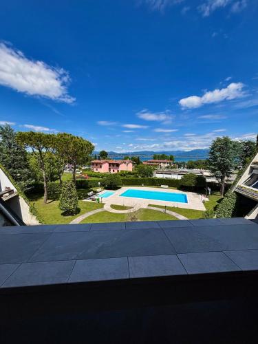 Lake view Garda apartment - Swimming pool