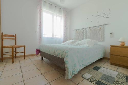 1 queen bed, 2 sofa beds