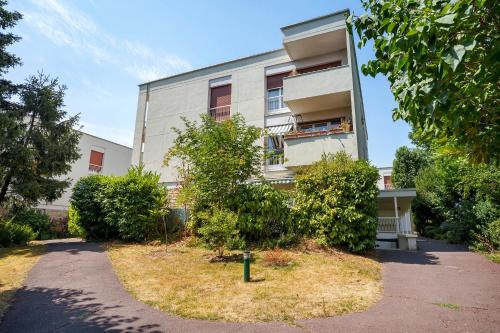 Appartement 90m2 Sur Jardin Clos in Saint-Cloud