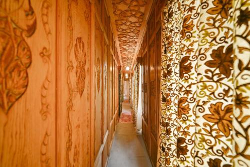 Shahenshah Heritage Houseboat