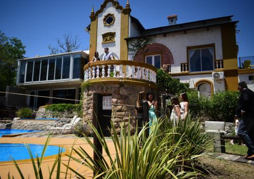 Hotel y cabañas FATVIAL 4 de Abril