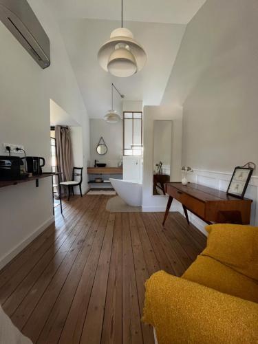Vannas istaba, Mas Grange Neuve in Venejan