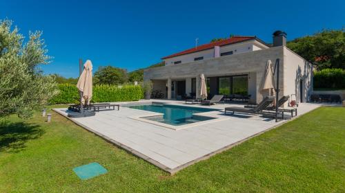 Villa Vitrenik -Makarska by Villas Guide in Velika Cista