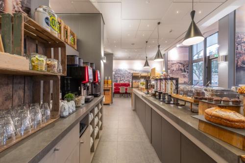 Food and beverages, Ramada by Wyndham The Hague Scheveningen in Scheveningen