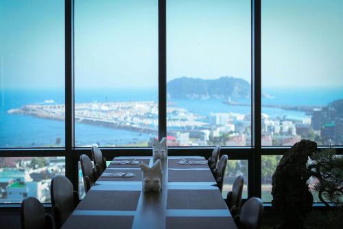 Restaurant, EINS Hotel near Seogwipo Maeil Olle Market