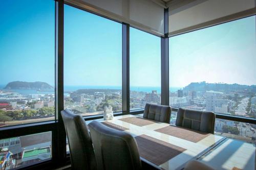 Restaurant, EINS Hotel near Seogwipo Maeil Olle Market