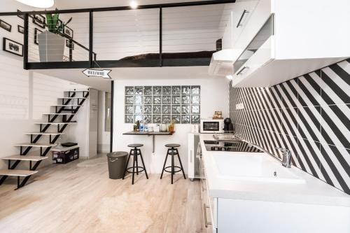  Bright Downtown Luxury in Budapest