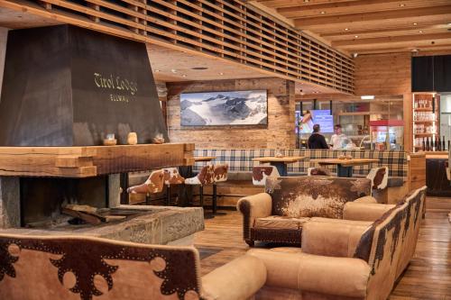 Bar/ Salón, Tirol Lodge in Ellmau