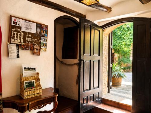 Előcsarnok, Casa amb terrassa i vistes a la vall - Cal Taverner in Montsonis