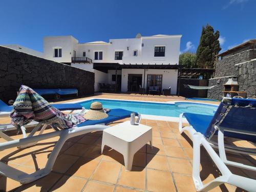 Villa Adel, Oasis de paz con piscina climatizada