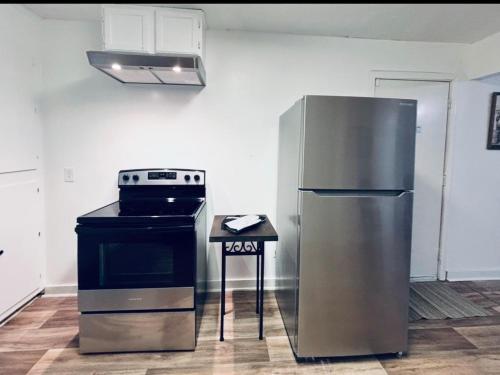 Red Door Lodge of Alexandria 2-Bedrooms1-Bathroom in South MacArthur