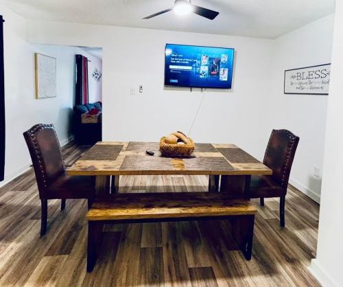Red Door Lodge of Alexandria 2-Bedrooms1-Bathroom in South MacArthur