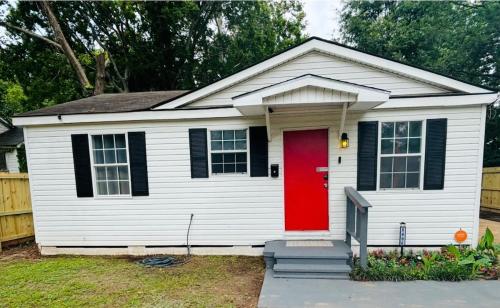 Red Door Lodge of Alexandria 2-Bedrooms1-Bathroom in South MacArthur