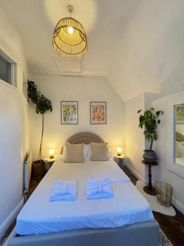 Boho Chic Cottage & Wild Garden nr Soho Farmhouse in Steeple Aston
