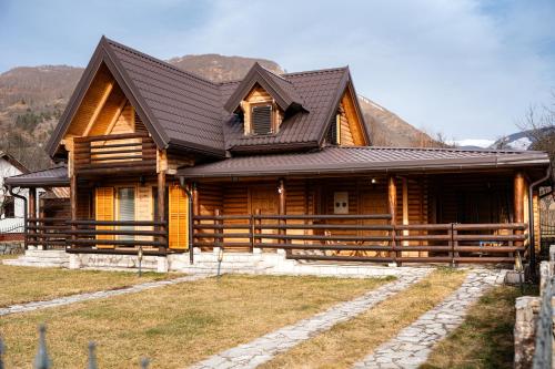 Chalet Six Hearts