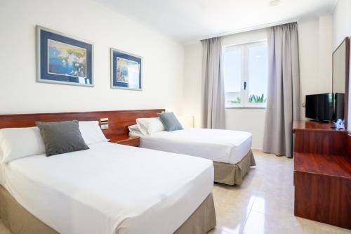 2 twin beds