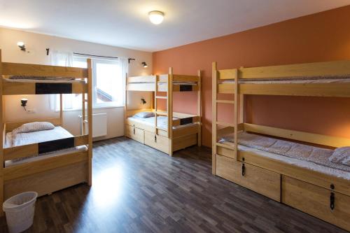 1 bunk bed