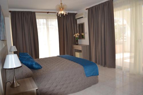 Marianna Hotel Apartments - image 2