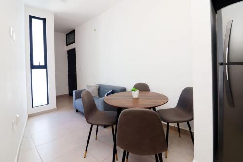 Acogedor departamento con balcon y alberca en roof