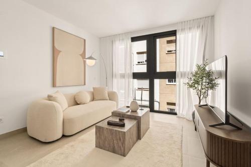 1BR Beachfront - Walk to Center and Marina