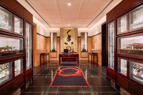 Restaurant, Singapore Marriott Tang Plaza Hotel near Sixth Avenue MRT Station
