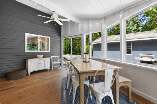 Towering Oaks Cottage in Union Pier (MI)