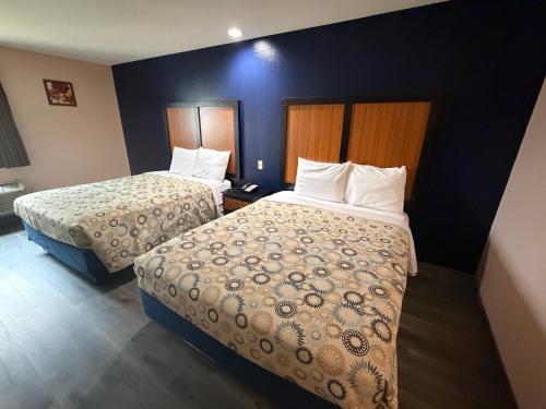 2 queen beds
