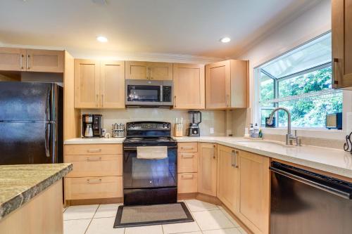Walk to Sunset Beach! Extended Escape w/ Patio in Pupukea (HI)
