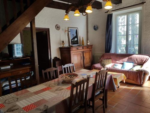 Ferme Périgourdine entre forêt et lac (Ferme Perigourdine entre foret et lac) in Festalemps
