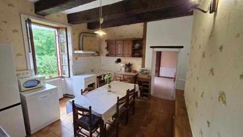 Ferme Périgourdine entre forêt et lac (Ferme Perigourdine entre foret et lac) in Festalemps