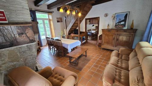 Ferme Périgourdine entre forêt et lac (Ferme Perigourdine entre foret et lac) in Festalemps