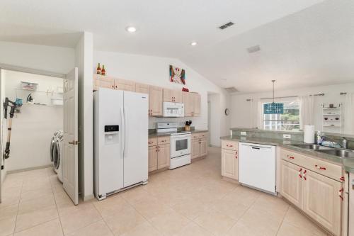 keuken, Trailside Pool & Spa Retreat, Near Downtown Inverness in Hernando (FL)