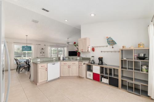 keuken, Trailside Pool & Spa Retreat, Near Downtown Inverness in Hernando (FL)