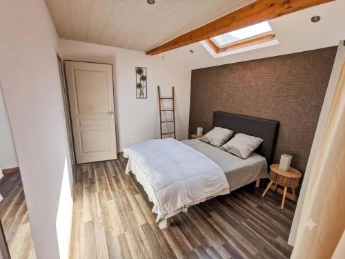 Bel appartement T4 dans maison a la campagne in Montagnieu