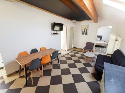 Bel appartement T4 dans maison a la campagne in Montagnieu
