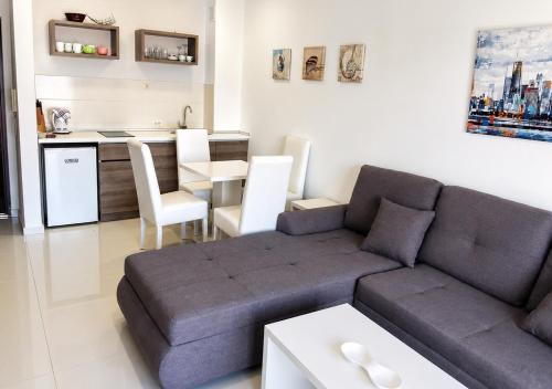 Pine Hill Apartments - image 4