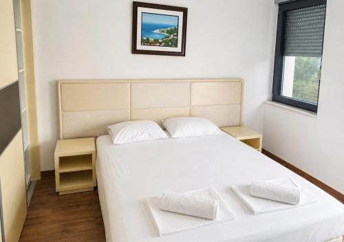 Pine Hill Apartments - image 2