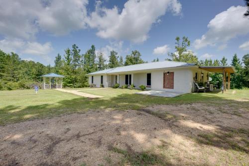 9 Mi to Water Park: Silver Creek Gem w/ Fireplace! in Prentiss