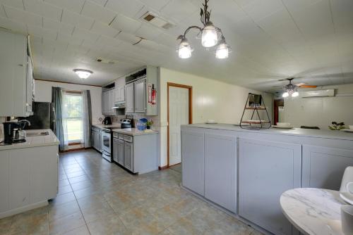 9 Mi to Water Park: Silver Creek Gem w/ Fireplace! in Prentiss